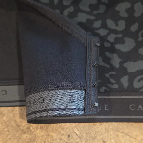 (J15) Cacique Navy Animal Print Bra Sz 50DDD - Picture 8 of 10